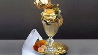 Golden Opulence Sundae juga salah satu kreasi es krim mahal di dunia. Ini merupakan kreasi lain dari Serendipity 3 seharga Rp 14,8 juta. Es krim vanilla Madagascar ini juga diberikan topping lain berupa truffle dark chocolate, manisan buah dari Paris, kaviar rasa markisa, dan bunga gula berlapis emas. Foto: site news