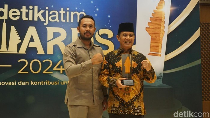 Gunawan Wibisono HS menerima detikJatim Awards 2024.