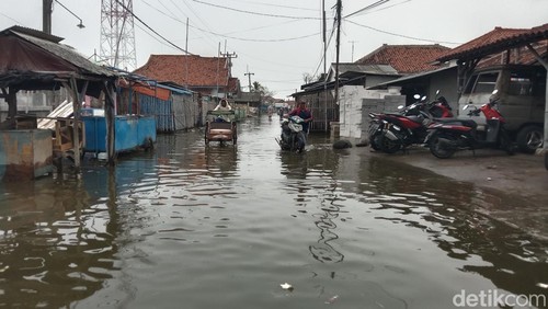 Ilustrasi banjir rob di Eretan Indramayu