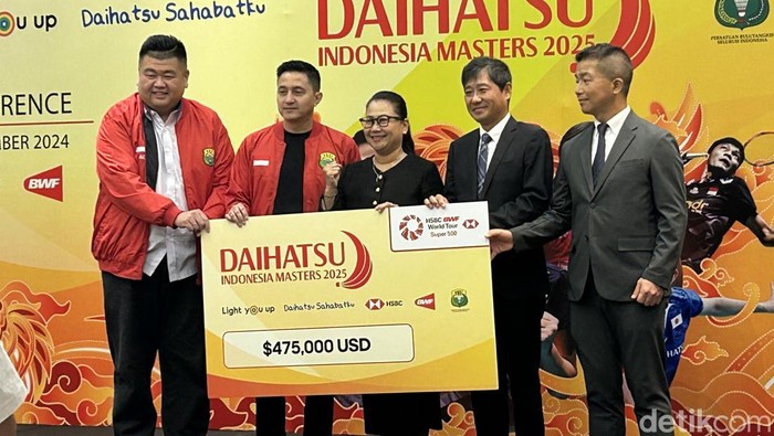 Indonesia Masters 2025 akan digelar di Istora Gelora Bung Karno (GBK) pada pertengahan bulan Januari 2025. Total hadiah edisi kali ini mengalami kenaikan menjadi 475 ribu dolar AS atau sekitar Rp 7,6 miliar.