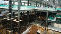Suasana proyek pengembangan Stasiun KA Tanah Abang berlangsung di Jakarta, Selasa (26/11/2024).