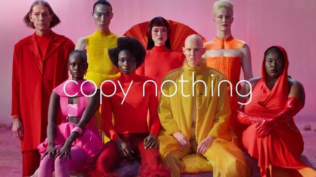 Jaguar meluncurkan kampanye rebranding 'Copy Nothing' seiring peralihan perusahaan menjadi merek hanya menjual mobil listrik.