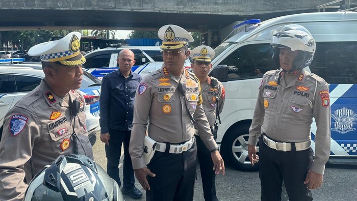 Jajaran Ditlantas Polda Metro Jaya saat melakukan olah TKP di Slipi, Jakbar (dok. Istimewa)