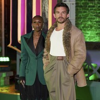 Pria asal Inggris ini secara terbuka mendukung inklusivitas, termasuk komunitas LGBTQ+. Dalam berbagai wawancara, ia berbicara tentang pentingnya representasi dan kejujuran dalam industri hiburan. Foto: Scott A Garfitt/Invision/AP/Scott A Garfitt