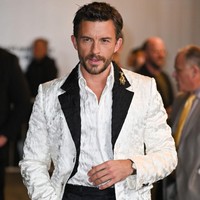 Jonathan Bailey sudah malang melintang di seni peran sejak kecil. Dia memulai aktingnya di teater dan tampil dalam beberapa drama musikal di West End, termasuk ‘Les Misérables’.  Foto: James Devaney/GC Images/Getty Images