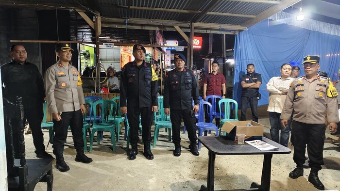 Kapolres dan rombongan saat cek TPS di Inhu