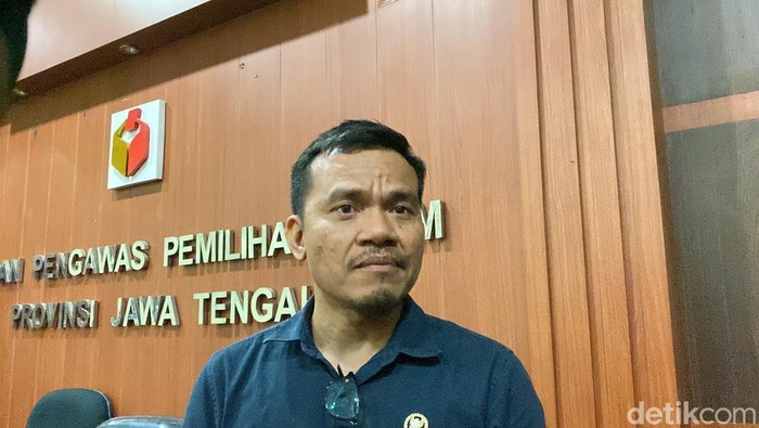 Komisioner Komnas HAM, Saurlin P Siagian di Kantor Bawaslu Jateng, Kecamatan Semarang Selatan, Selasa (26/11/2024).