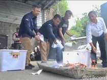 KPU Gianyar Bakar 4.725 Surat Suara Rusak Jelang Coblosan