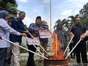 Cegah Kecurangan, KPU Kota Bogor Bakar 73 Surat Suara Rusak