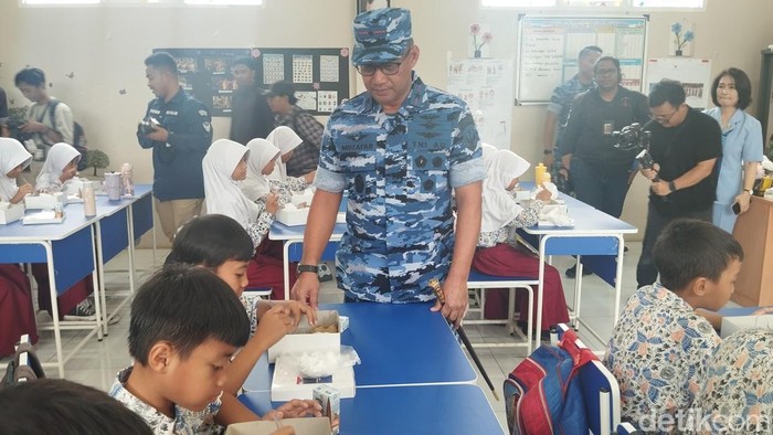 Lanud Halim menggelar makan bergizi gratis di SDS Angkasa 5