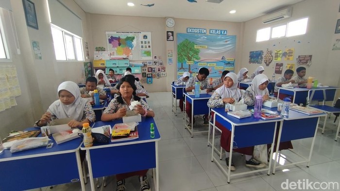 Lanud Halim menggelar makan bergizi gratis di SDS Angkasa 5