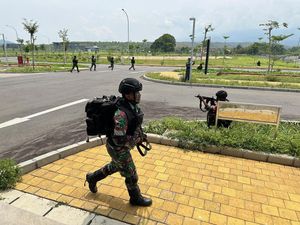 TNI AU Bebaskan Bandara Dhoho yang Dikuasai Teroris