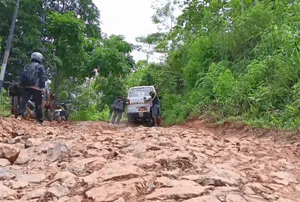 Perjuangan Mengantar Logistik Pilkada ke Kampung Adat di Sukabumi