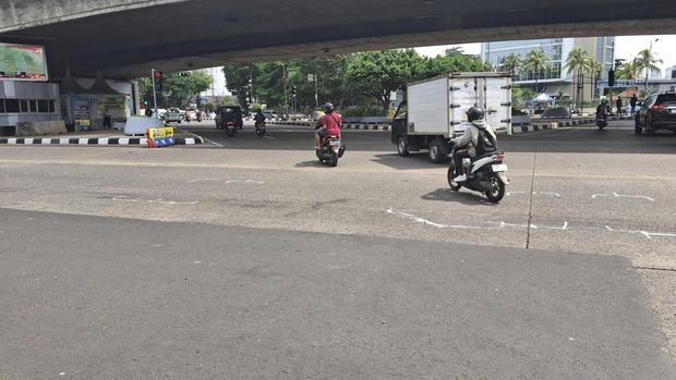 Lokasi Truk Tronton Tabrak 8 Kendaraan di Slipi