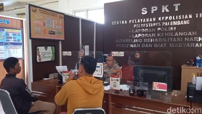 Lukman saat melapor polisi usai diancam dan dianiaya masalah lapak