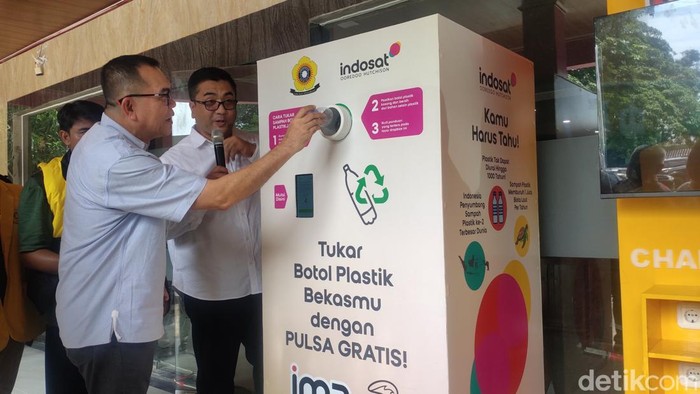 Manfaatkan teknologi AI, mesin ini mengubah sampah plastik jadi pulsa