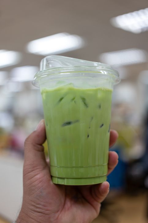 bikin matcha latte di atas pesawat