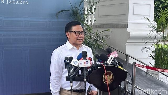 Menko Pemberdayaan Masyarakat Muhaimin Iskandar (Cak Imin) mengatakan pemerintah mengupayakan peningkatan bansos pada 2025 tapi APBN juga harus tetap efisien. (Eva Safitri/detikcom)
