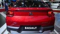Memang belum bisa dipastikan spesifikasi apa yang akan ditawarkan untuk pasar Indonesia. Meski demikian, Citroen Basalt di India memiliki 2 pilihan transmisi manual 5 percepatan dan transmisi matik 6 percepatan, yang dikawinkan dengan mesin bensin berkapasitas 1.199cc PureTech 82 MT dan PureTech 110 AT.  