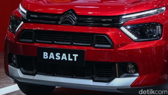 Citroen Basalt diperkenalkan dalam ajang Gaikindo Jakarta Auto Week (GJAW) 2024 di ICE BSD, Tangerang. Mobil yang dipamerkan itu dibalut dengan warna merah.