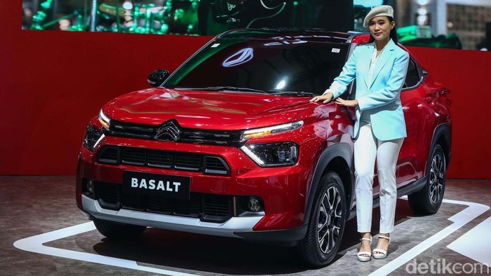 Citroen Basalt diperkenalkan dalam ajang Gaikindo Jakarta Auto Week (GJAW) 2024 di ICE BSD, Tangerang. Mobil yang dipamerkan itu dibalut dengan warna merah.