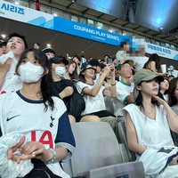 Pada awal bulan Agustus 2024, Lee Dong Hwi dan Jung Ho Yeon juga sempat terciduk kencan, menonton pertandingan bola antara Spurs melawan Bayern Game. Foto: Instagram