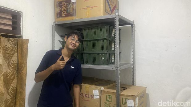 Pemilik bisnis Kost Box, Risky Usada saat ditemui di rumahnya yang juga jadi tempat usahanya penitipan barang kos di wilayah Demangan Baru, Caturtunggal, Depok, Sleman, Selasa (26/11/2024).