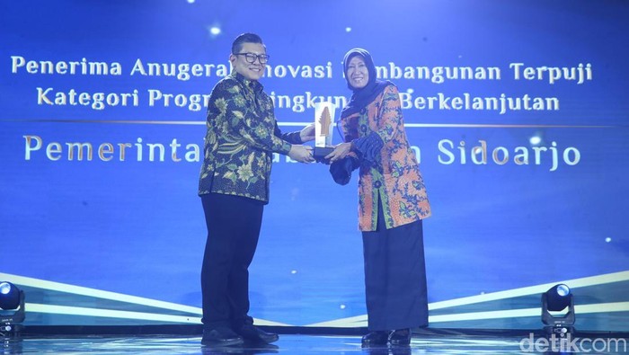 Pemkab Sidoarjo meraih anugerah dalam detikJatim Awards 2024.