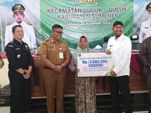 Bupati Sumenep Berikan Santunan JKM kepada Petani dan Buruh Tani