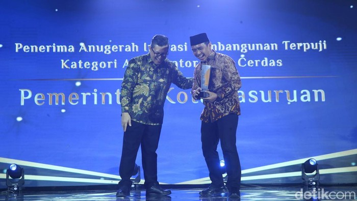 Pemkot Pasuruan raih penghargaan di detikJatim Awards 2024.