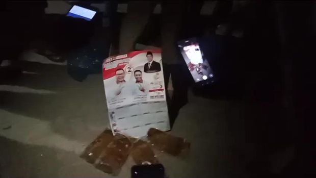 Penampakan sembako dan kalender cabup nomor urut 2 yang digerebek warga di Deli Serdang (Dok. Istimewa)