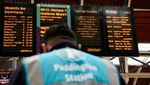 Penumpang Kereta di London Terlantar Saat Badai Bert Menerjang Inggris