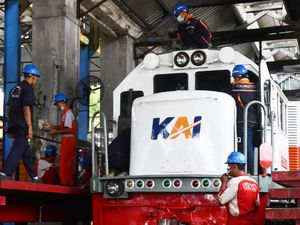 Pernah Lihat Lokomotif Dirawat? Kaya Gini Nih