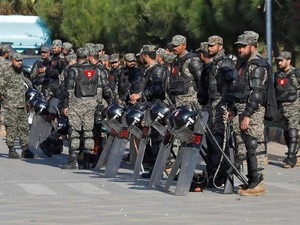 Pendukung Imran Khan Banjiri Ibu Kota Pakistan, 4 Petugas Tewas