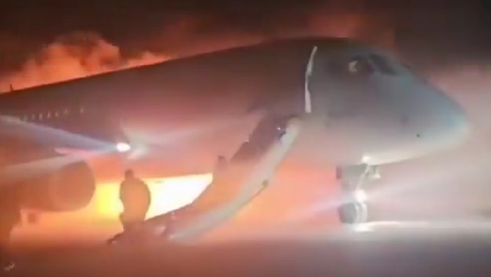 Pesawat Azimuth Airlines terbakar saat mendarat di Bandara Antalya Turki