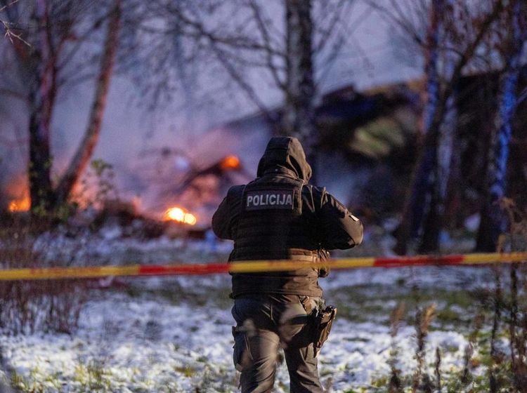 Pesawat Kargo DHL Jatuh Timpa Rumah di Lithuania