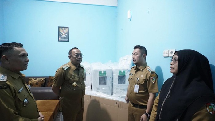 Pj Gubernur Riau dan Pj Wali Kota Pekanbaru mengecek kesiapan TPS di Pekanbaru