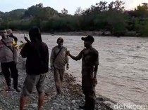Polisi-Panita Pemungutan Suara Terjebak Banjir di Amfoang Kupang