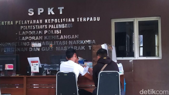 Pria di Palembang,  Michael Pranki (22) menjadi korban pencurian kendaraan bermotor (curanmor). Motor beserta love bird miliknya raib diambil pelaku.