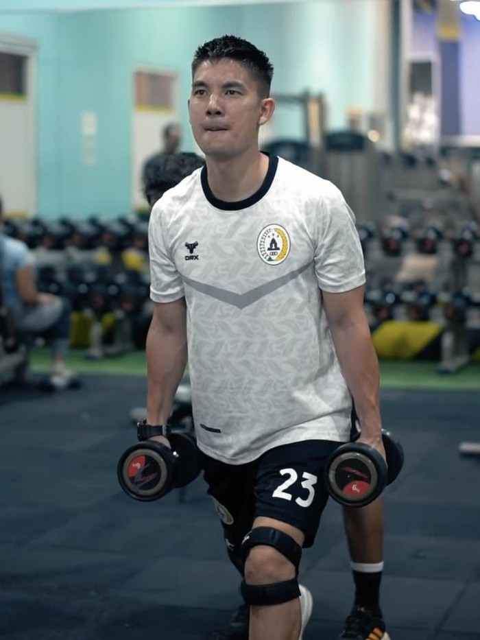 Kapten PSS Sleman, Kim Kurniawan saat menjalani latihan pemulihan pascacedera. Foto diunggah Selasa (26/11/2024).