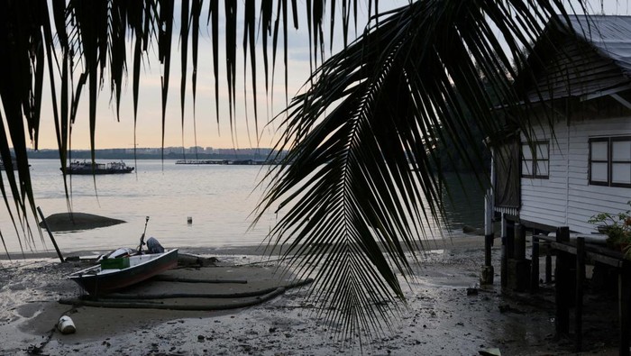 Pulau Ubin, Desa Terakhir di Singapura Pulau Ubin di Singapura tawarkan kehidupan tenang di tengah alam asri. Jelajahi pulau cantik dangan suasana yang menenangkan.