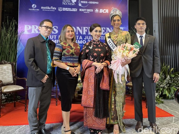 Puteri Indonesia Pariwisata 2024 Ketut Permata Juliastrid berhasil menjadi juara Miss Cosmo 2024. Sekaligus mencatat sejarah kemenangan Indonesia di ajang perdana Miss Cosmo 2024.