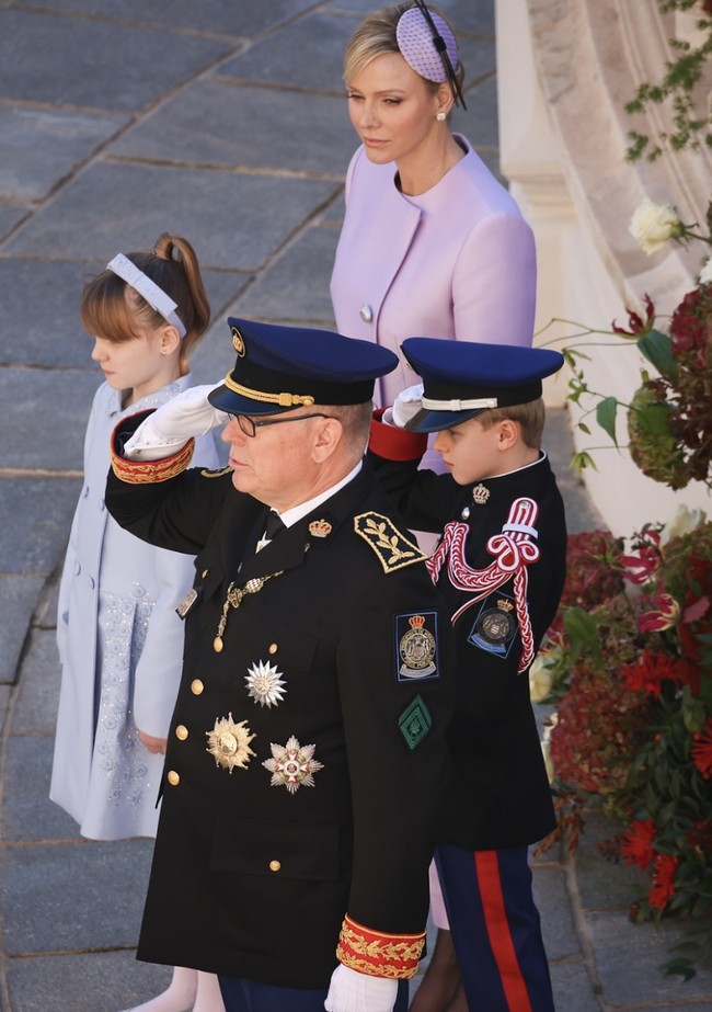 Pangeran Albert ditemani sang istri, Putri Charlene dan kedua anak kembar mereka, Gabriella Therese Marie Grimaldi dan Jacques Honore Rainier Grimaldi. Foto: dok. Instagram @palaisprincierdemonaco