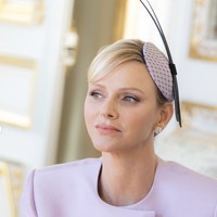 Dalam artikel tersebut, disorot kembali kisah cinta masa lalu Pangeran Albert yang dikenal playboy dengan Putri Charlene yang dulunya merupakan atlet renang Olimpiade itu. Foto: dok. Instagram @palaisprincierdemonaco