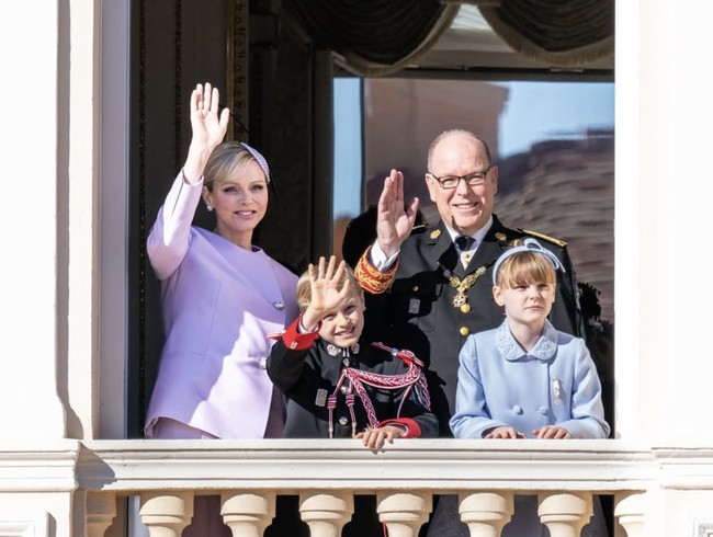 Dalam perayaan Hari Nasional Monako pada 19 November tampak keluarga Pangeran Albert berkumpul untuk merayakan persatuan negara kecil berpengaruh. Foto: dok. Instagram @palaisprincierdemonaco