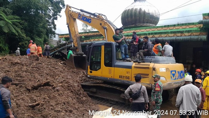 Sejumlah bencana hidrometeorologi basah terjadi pada beberapa wilayah di Sumatra Utara. Tercatat sebanyak 20 orang tewas akibat bencana hidrometeorologi. (dok BNPB)