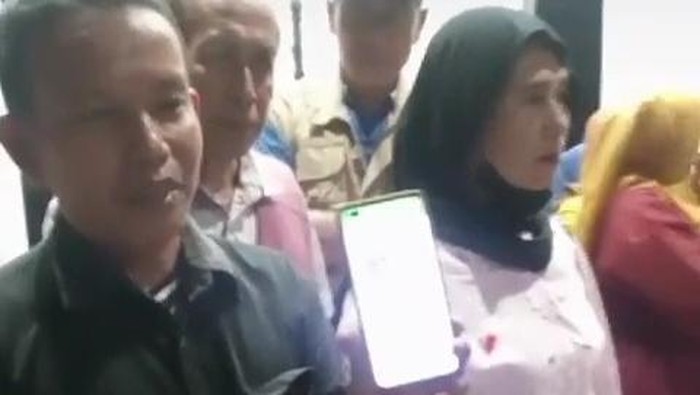 Sejumlah orang yang mengaku relawan Rico-Zaki menggruduk Kantor NasDem Sumut (Dok. Istimewa)