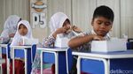 Senangnya Anak-anak Dapat Makan Siang Bergizi