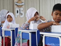 Senangnya Anak-anak Dapat Makan Siang Bergizi