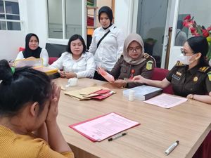 Tangis Baby Sitter Cekoki Balita Obat Penggemuk Saat Dilimpahkan ke Jaksa